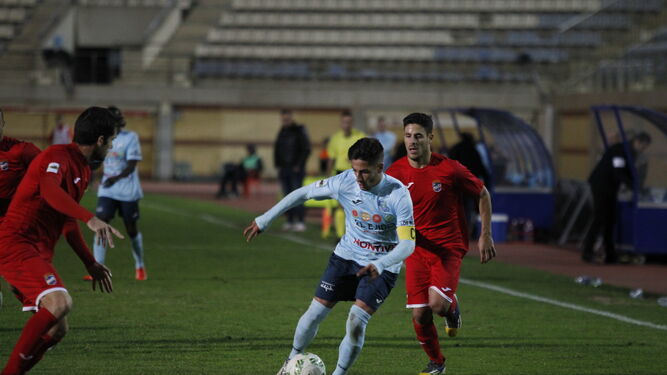Javilillo, capitán del conjunto celeste, durante el partido de la primera vuelta ante el Lorca, que ganó 0-3 en Santo Domingo.